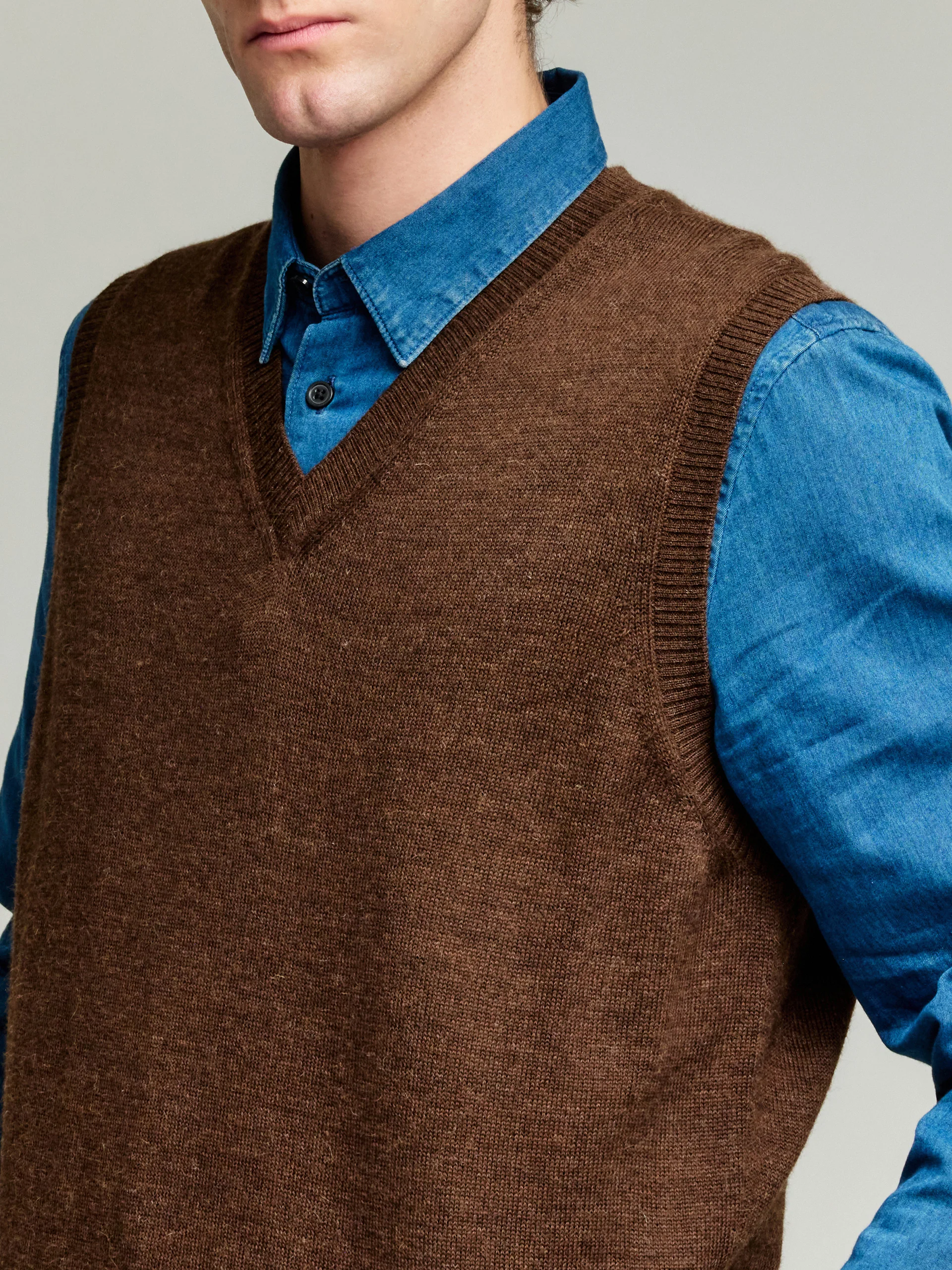 Chaleco Abel De Baby Alpaca Color Marrón - Image 5