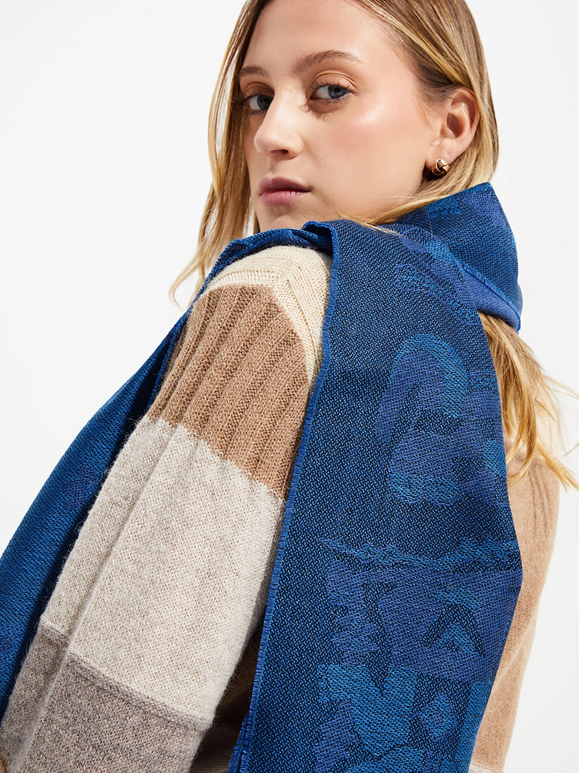 Chalina Nazca - 39 De Baby Alpaca Color Azul - Image 3