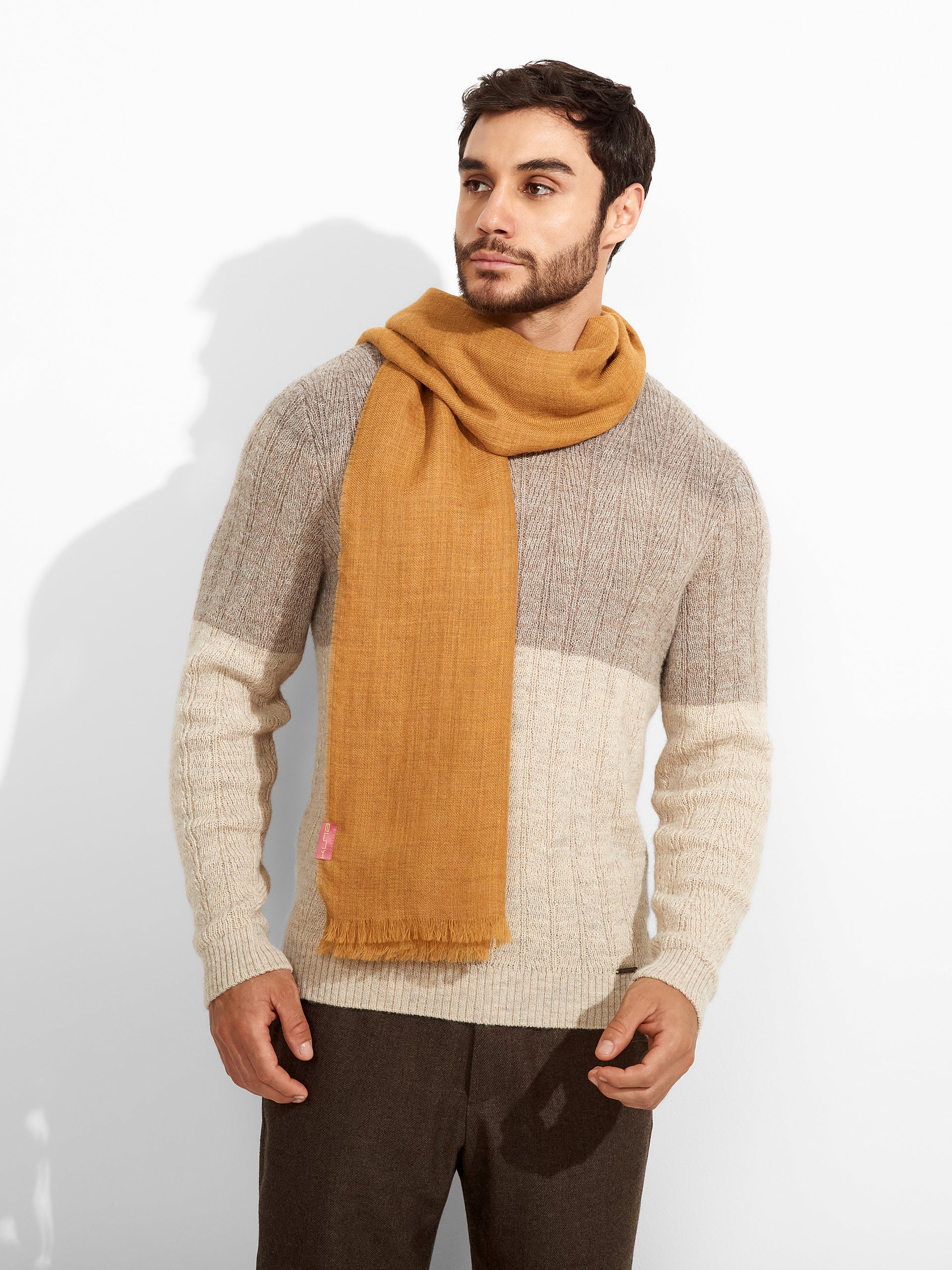 Estola Amareto De Baby Alpaca Color Amarillo - Image 4