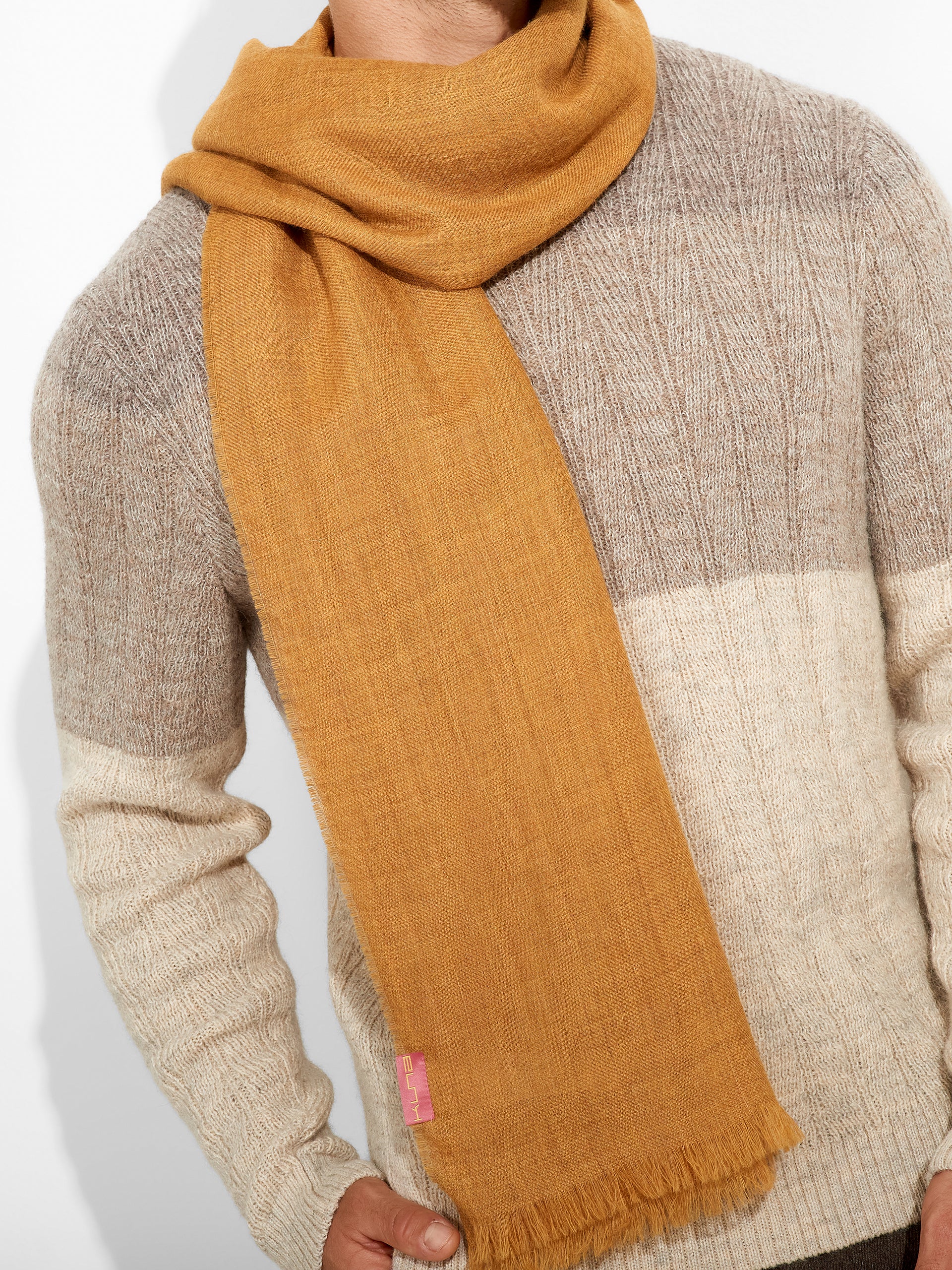 Estola Amareto De Baby Alpaca Color Amarillo - Image 5