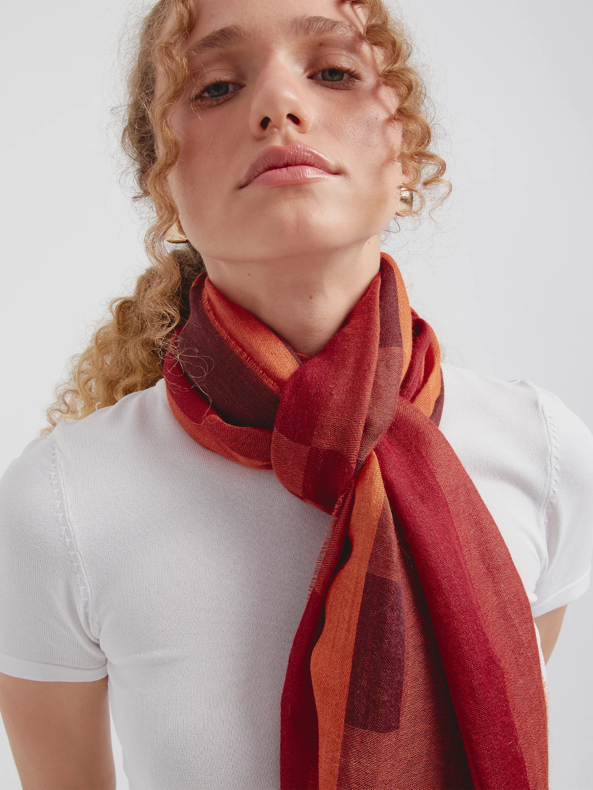 Estola Caoba De Baby Alpaca Color Rojo - Image 3