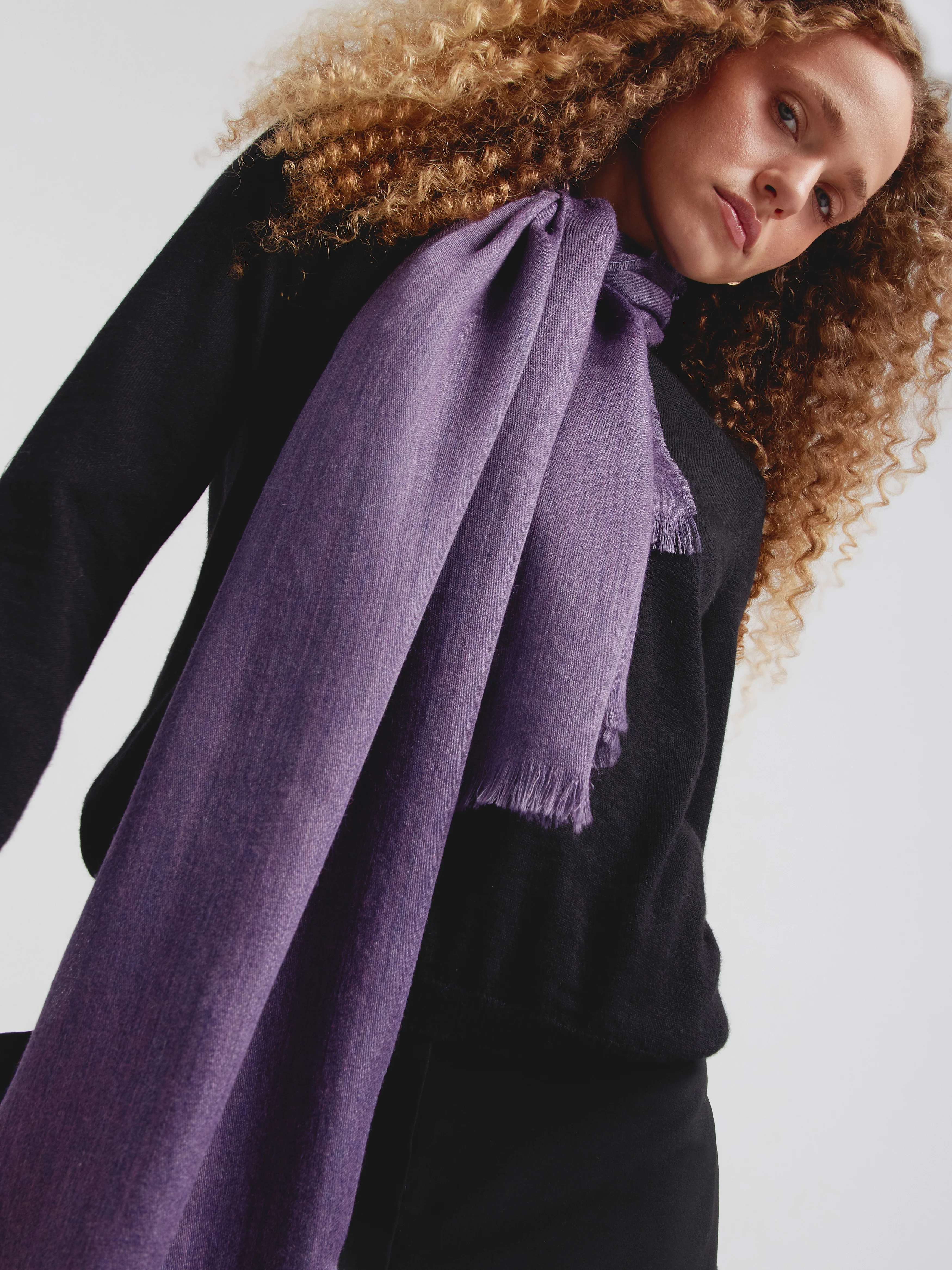 Estola Teaberry De Baby Alpaca Color Morado - Image 3