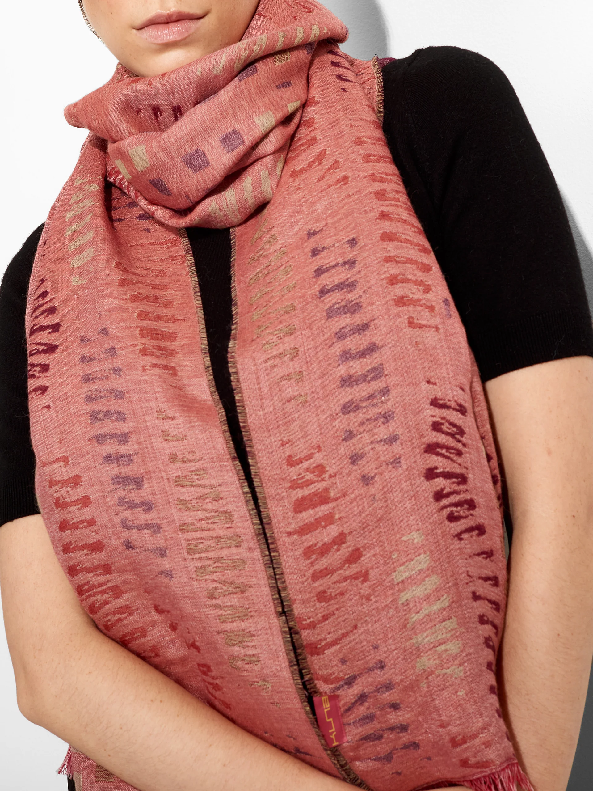 Estola Zane De Baby Alpaca Color Rosado - Image 3