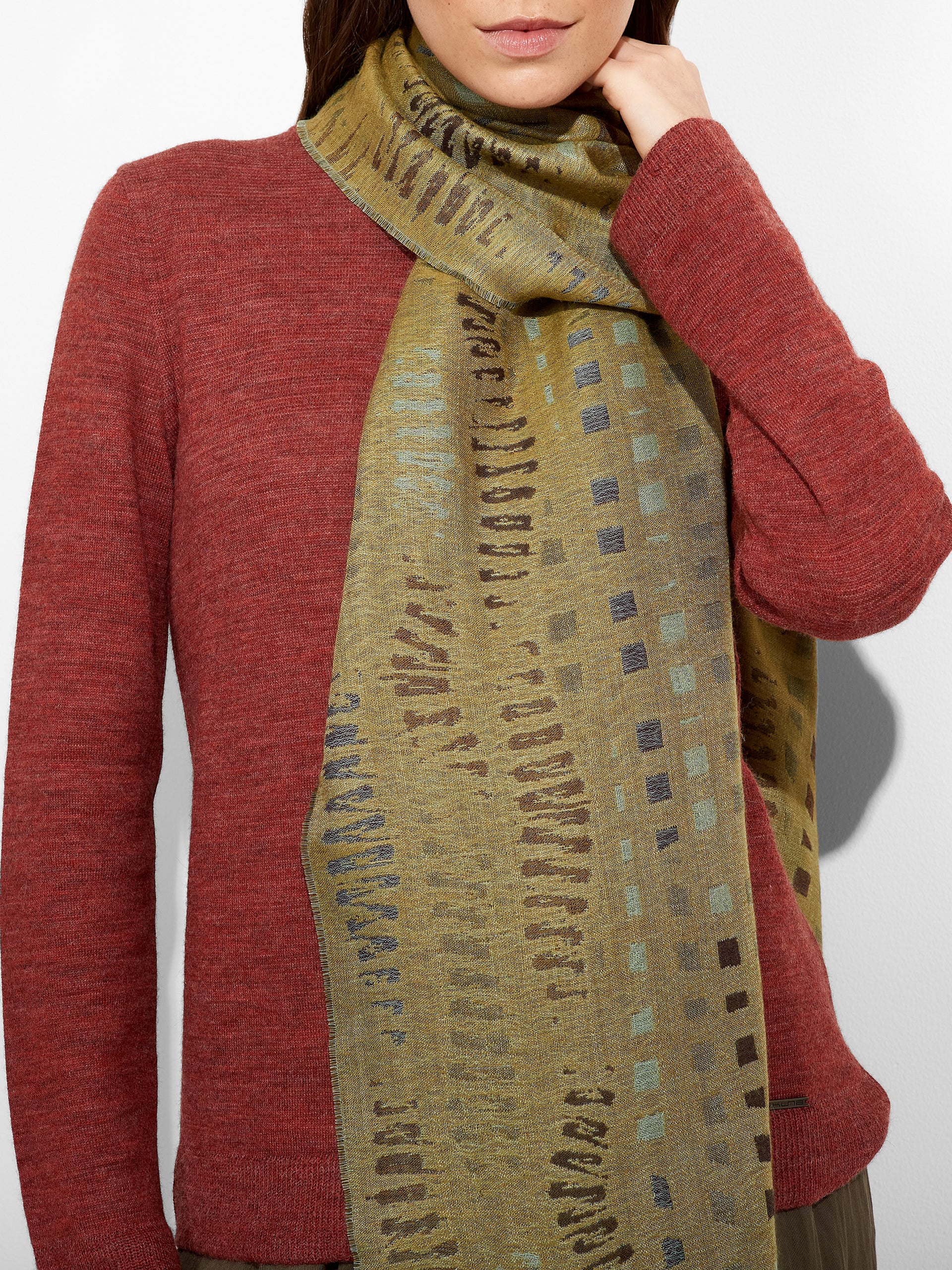 Estola Zane De Baby Alpaca Color Verde - Image 3