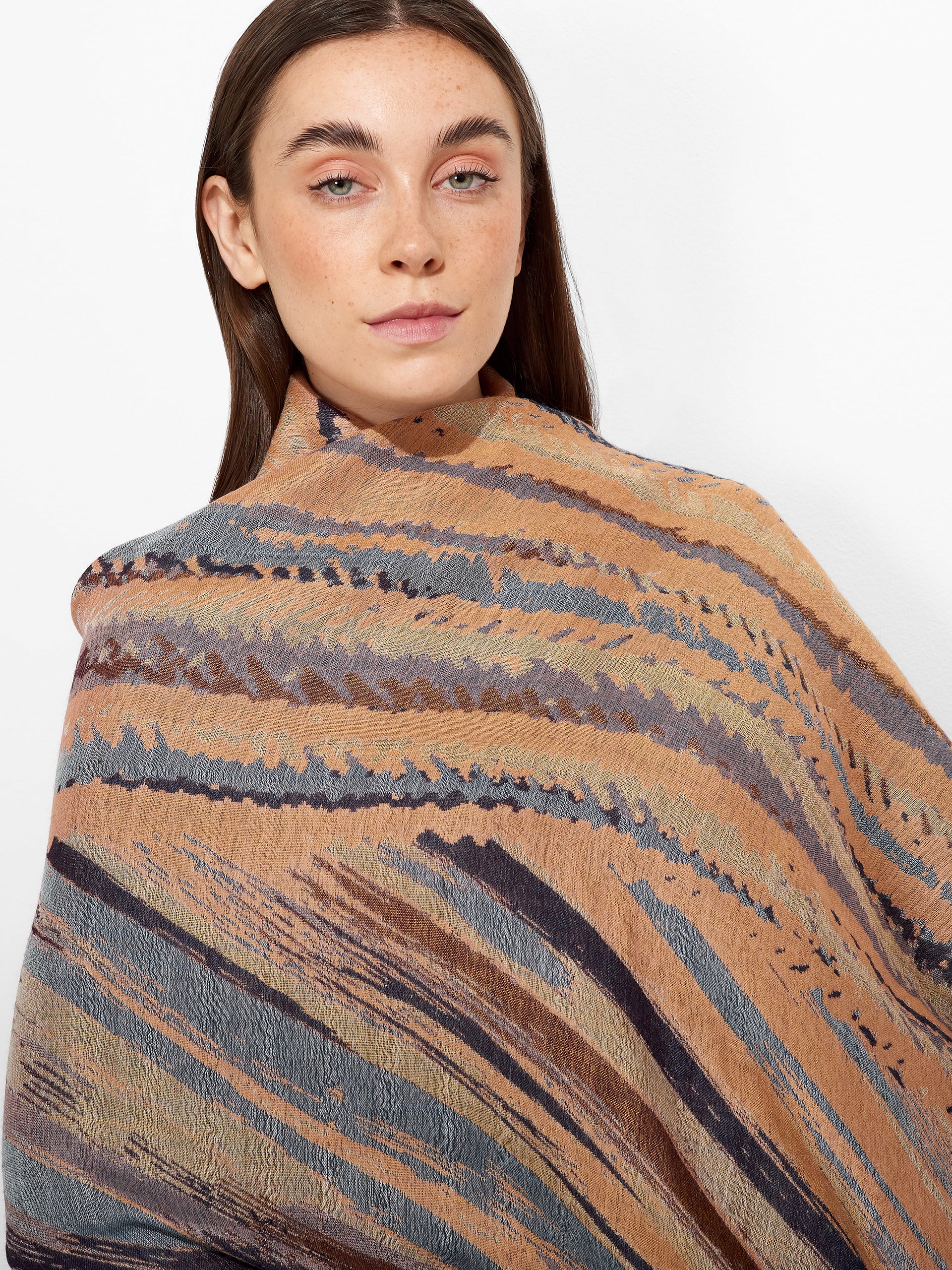 Estola Zidny De Baby Alpaca Color Rosado - Image 3