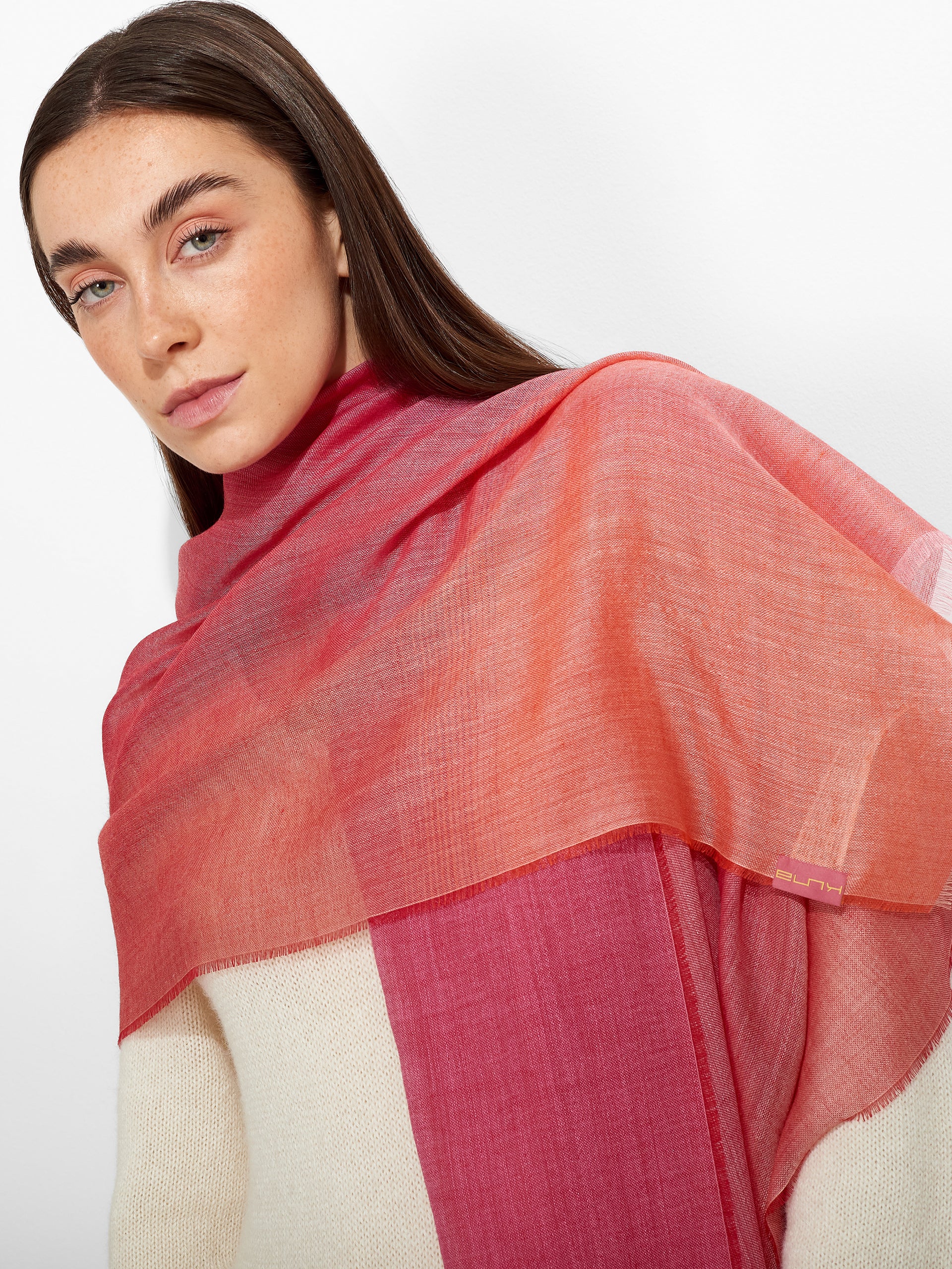 Estola Zulma De Baby Alpaca Color Rojo - Image 3