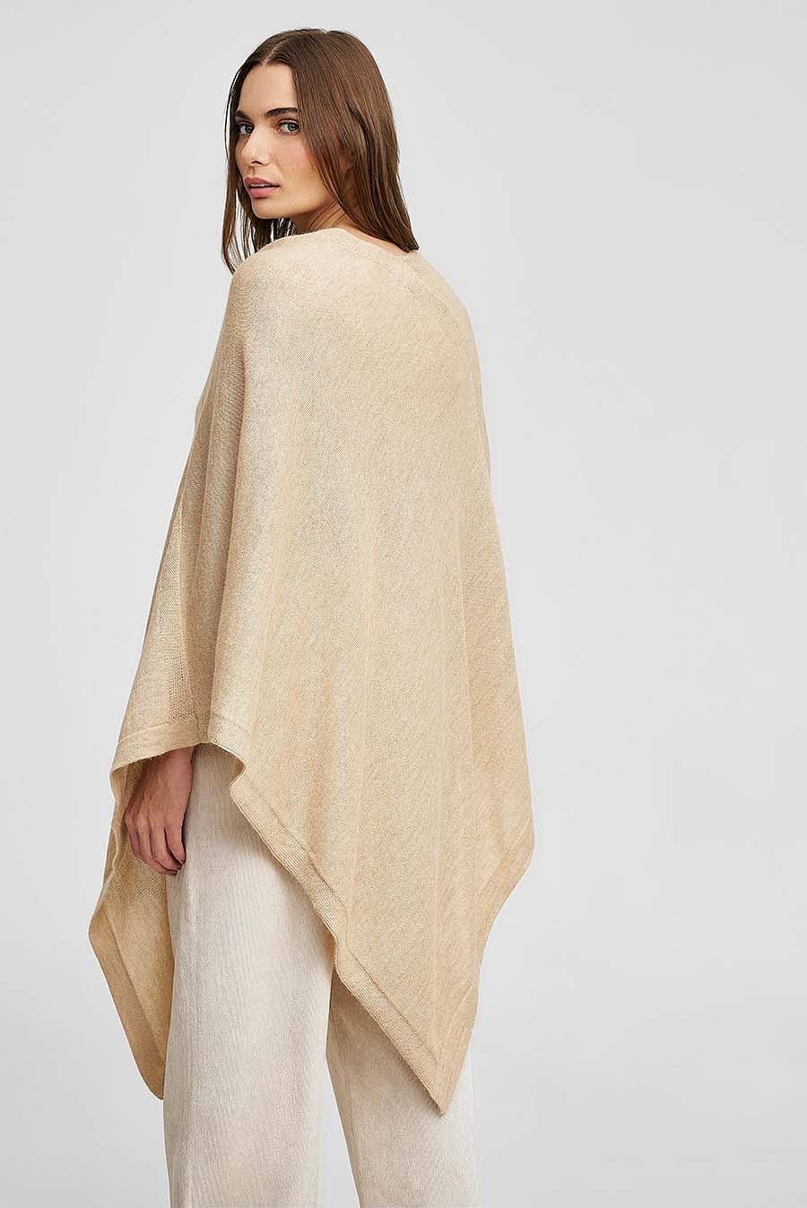 Poncho Almendra De Baby Alpaca Color Nomad - Image 3