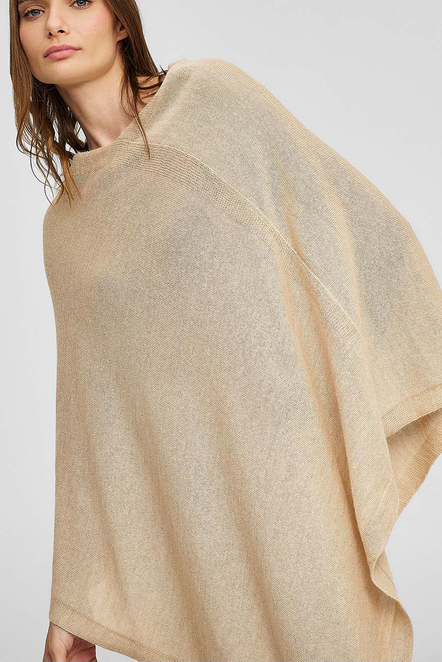 Poncho Almendra De Baby Alpaca Color Nomad - Image 5