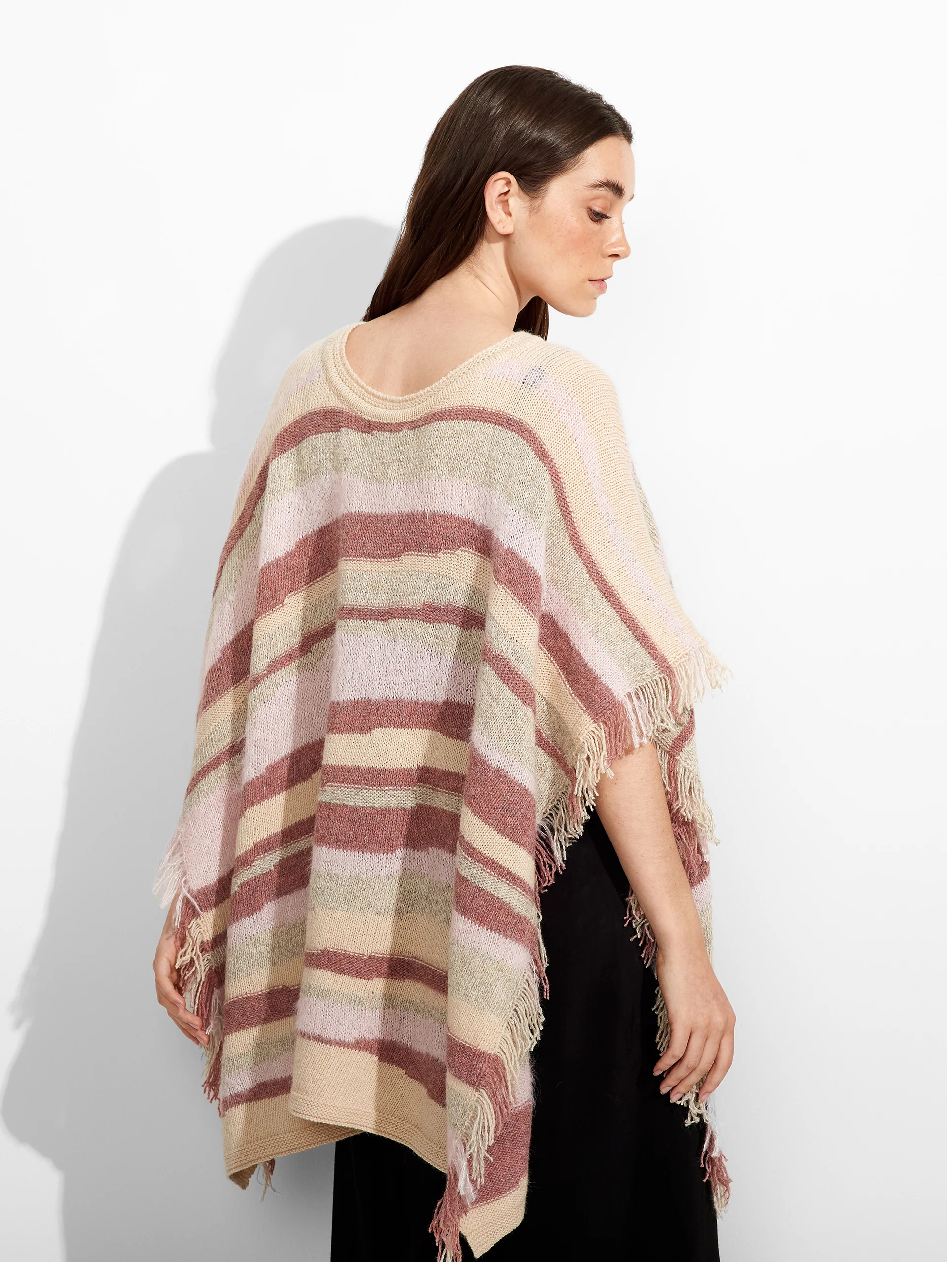 Poncho Zegovia De Baby Alpaca Color Beige - Image 3