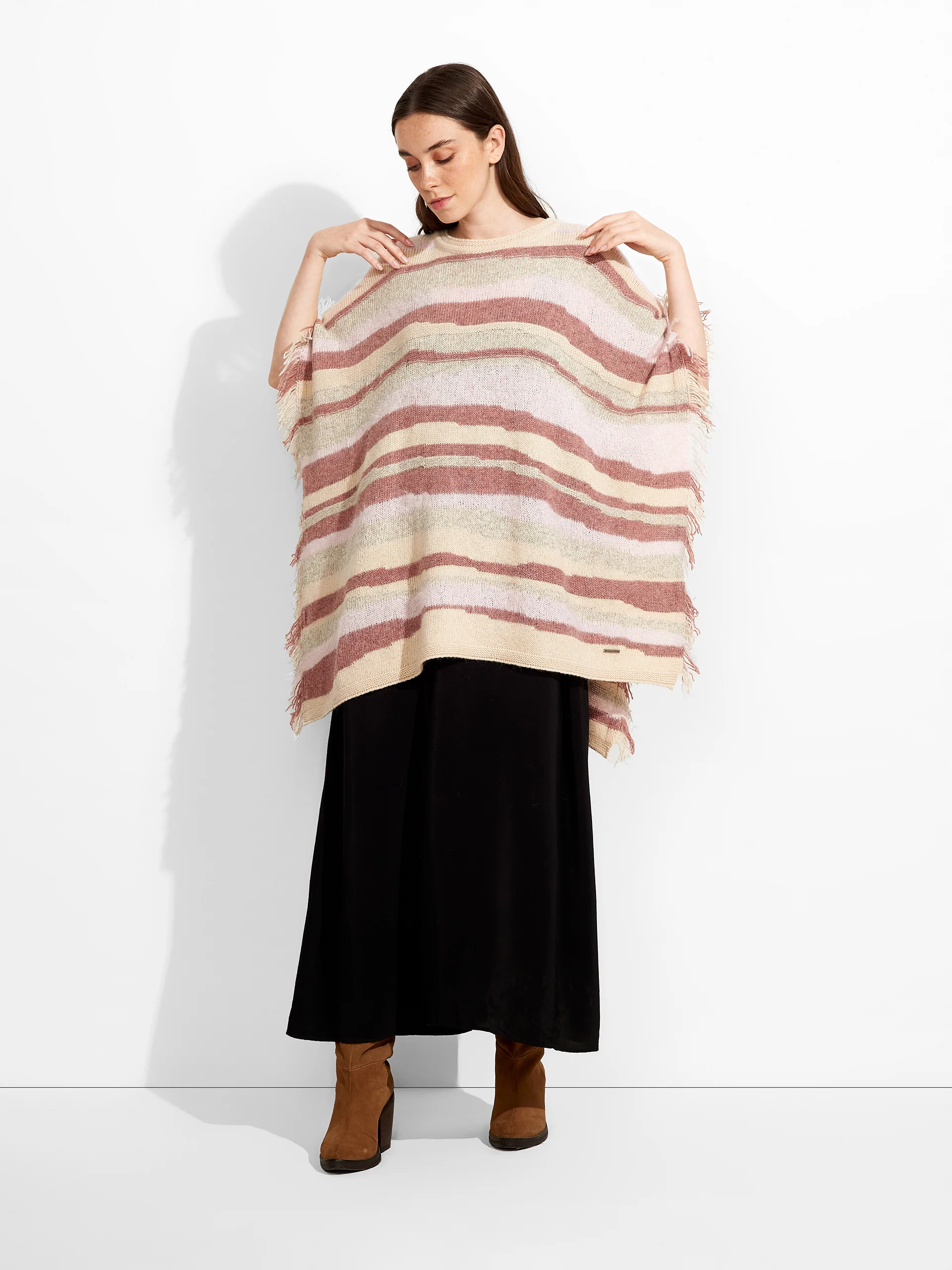 Poncho Zegovia De Baby Alpaca Color Beige - Image 4