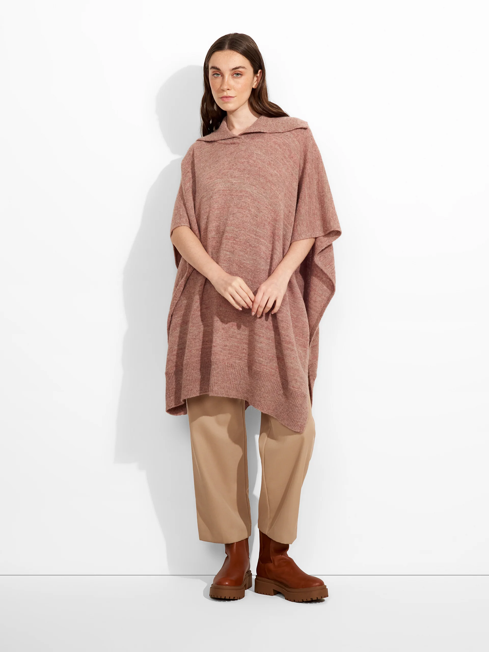 Poncho Zoila De Baby Alpaca Color Rosado - Image 4