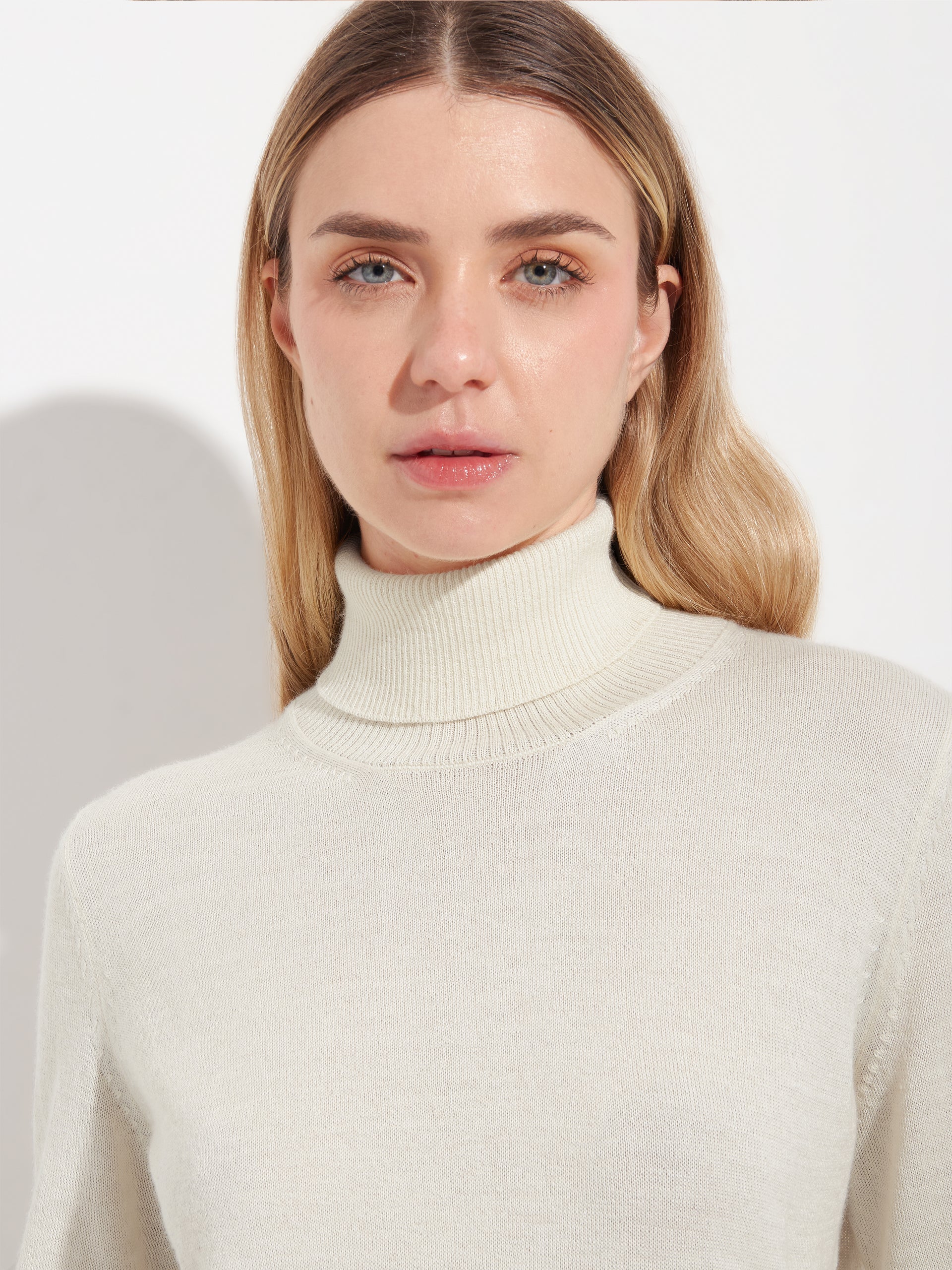 Suéter Amber De Baby Alpaca Color Blanco - Image 5